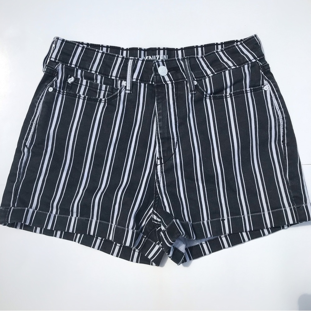 Black White Striped Levi’s Shorts